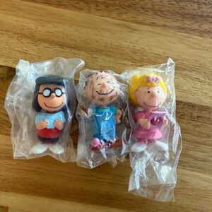 Peanuts mini figures
